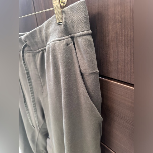 Lululemon men’s XXL joggers - Picture 3 of 6